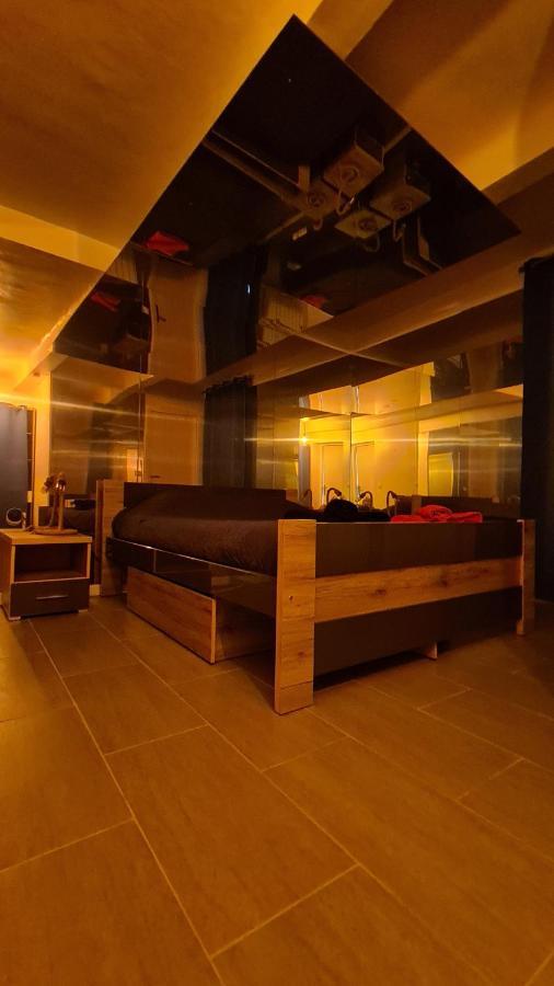 T2 Chambre Miroir Jardin Et Parking Prive Marseille Eksteriør bilde